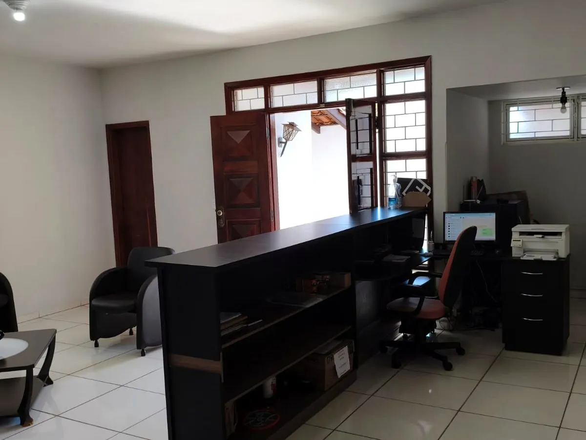 Recepção e área de trabalho da Lemos Contabilidade em Araguari/MG